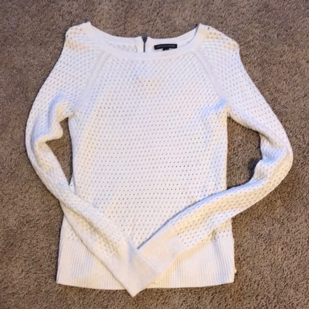 American Eagle sweater with working zipper in the back.